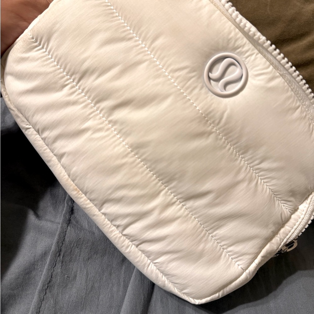 Lululemon white Wunder Puff belt Bag
